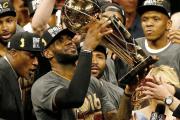 华体会APP-NBA新赛季火爆来袭！勇士夺冠热门，湖人豪取四连胜