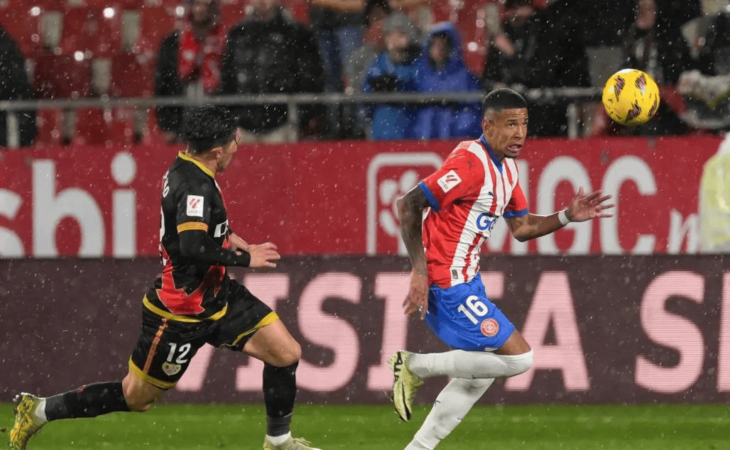 格拉纳达门将神勇，保护球门不失