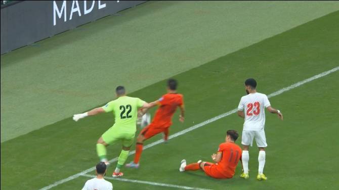 包含紧张刺激，欧预赛关键对决上演，球迷热血澎湃的词条