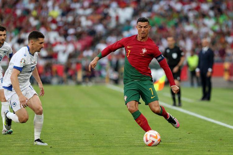 葡萄牙国家队豪取胜利，积分领跑