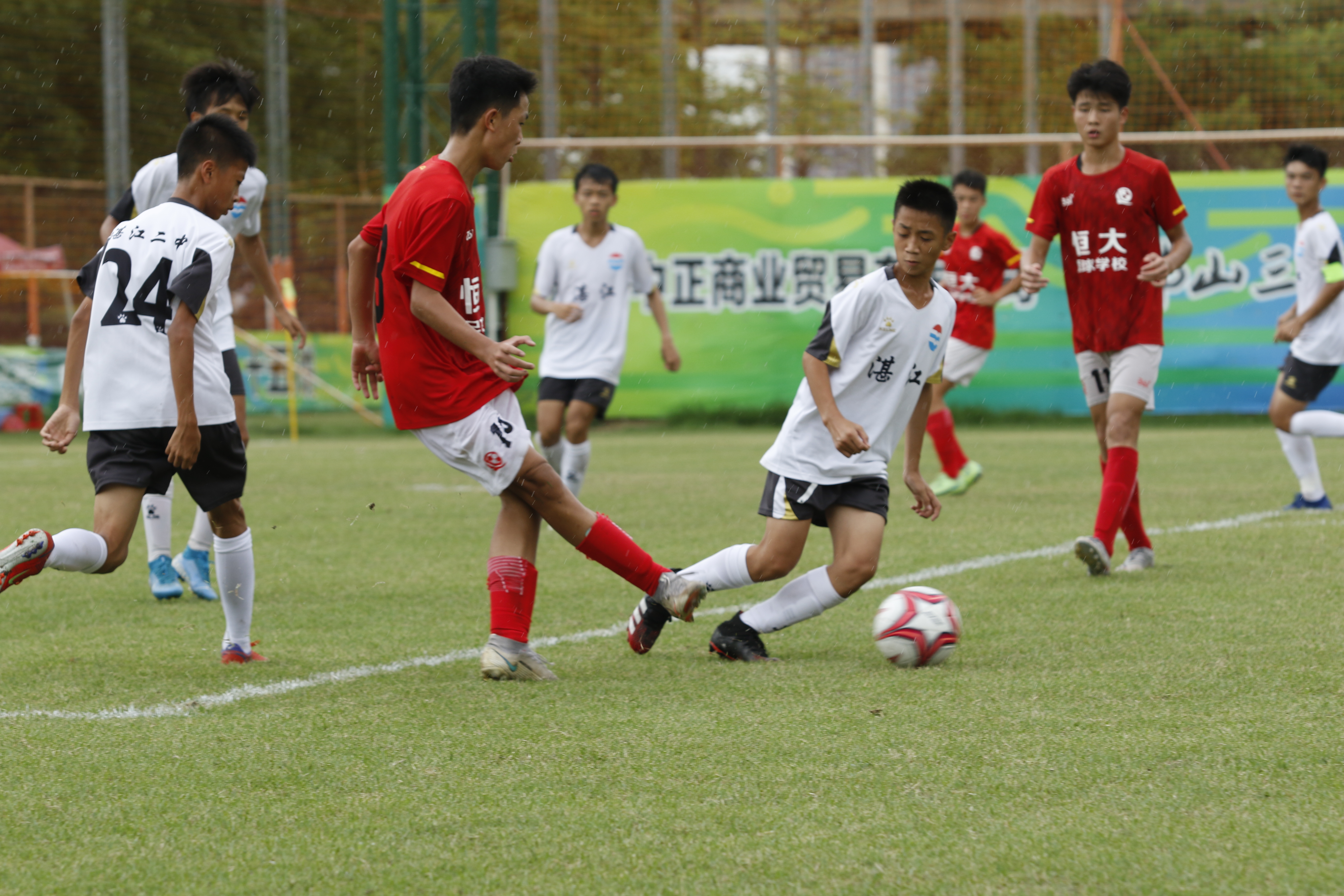 足球联赛新王者诞生