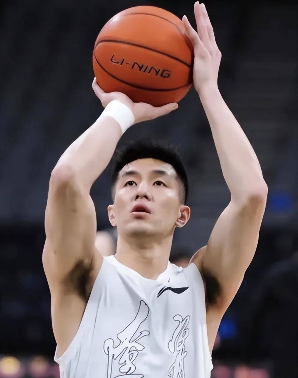 NBA球星郭艾伦回归国家队,备战国际篮球系列赛 NBA球星郭艾伦回归国家队,备战国际篮球系列赛