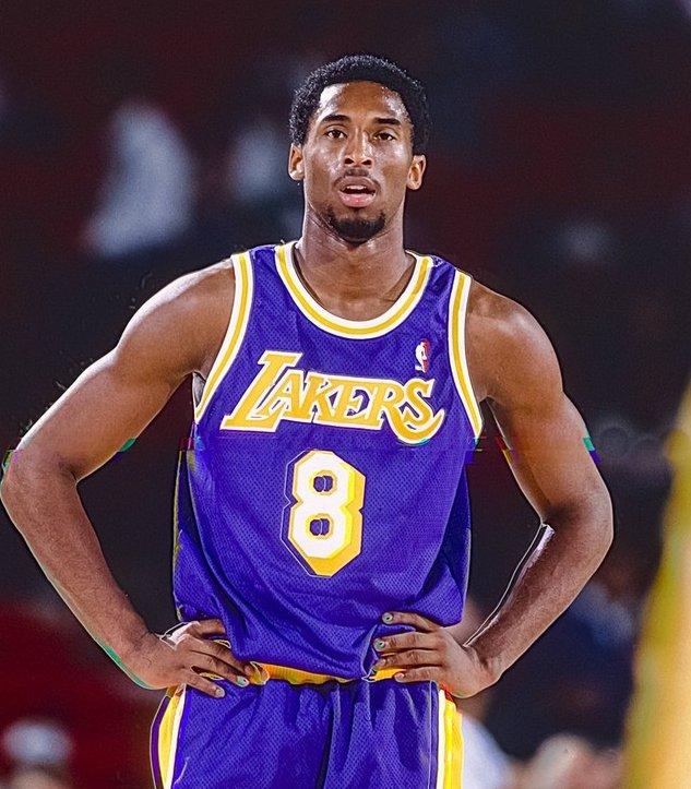 篮球赛事中的顶尖球星吸引眼球 篮球赛事中的顶尖球星吸引眼球