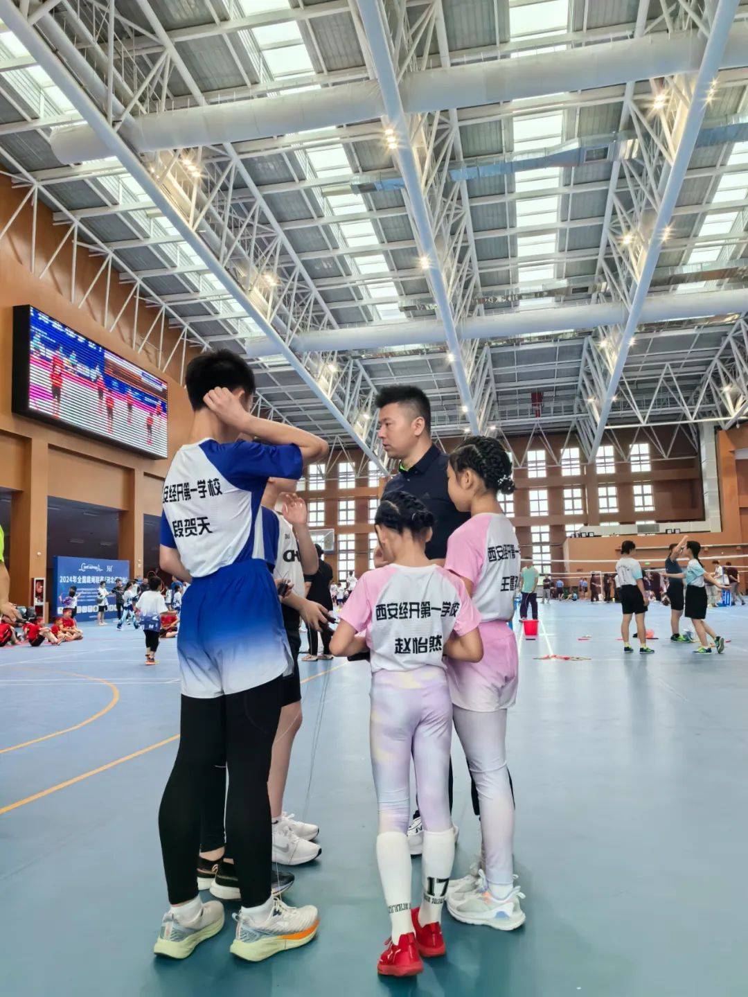 河北精英队在比赛中展现出非凡的团结合作