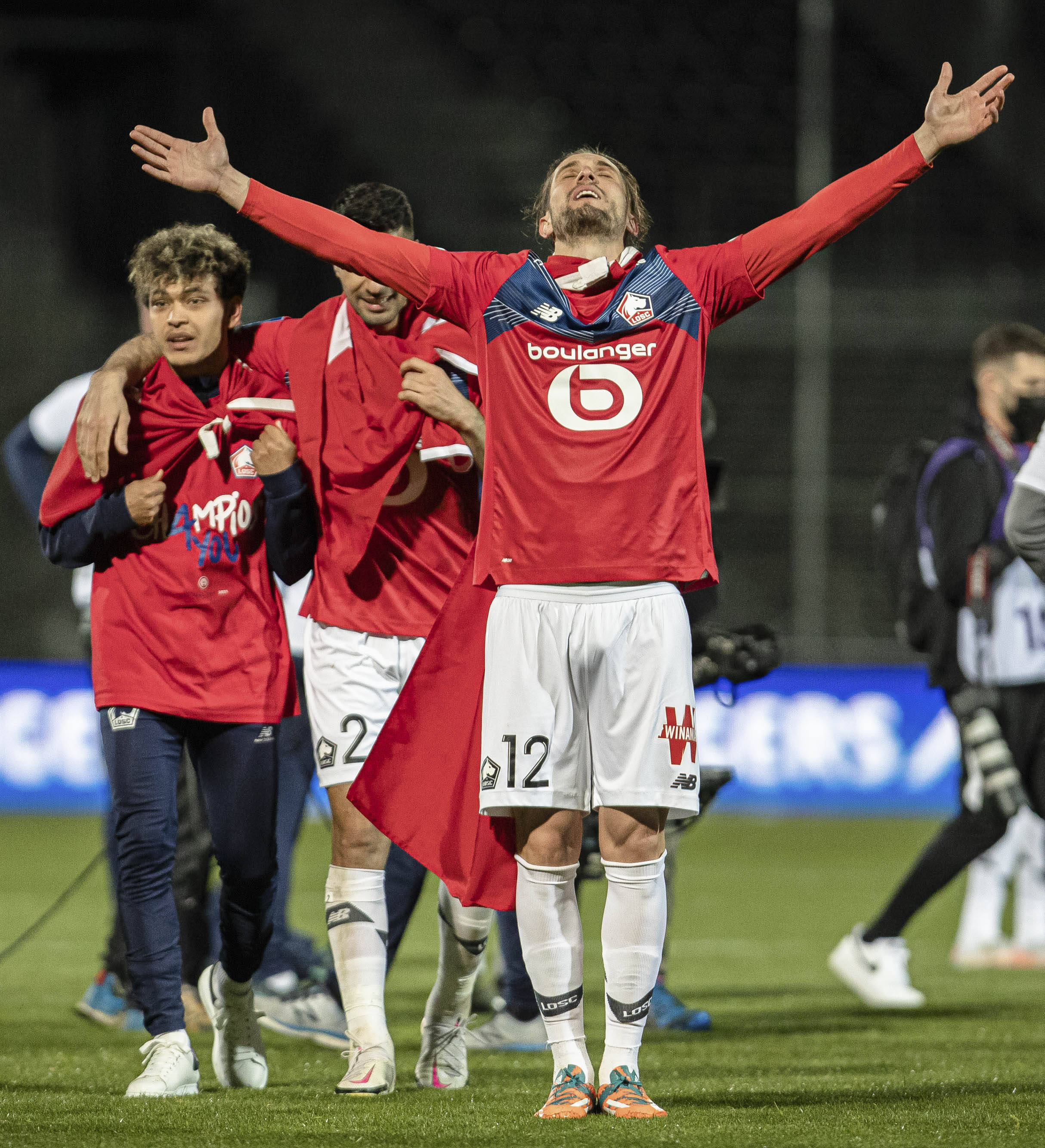 里尔客场压制对手,狂揽三分,势如破竹 里尔客场压制对手,狂揽三分,势如破竹