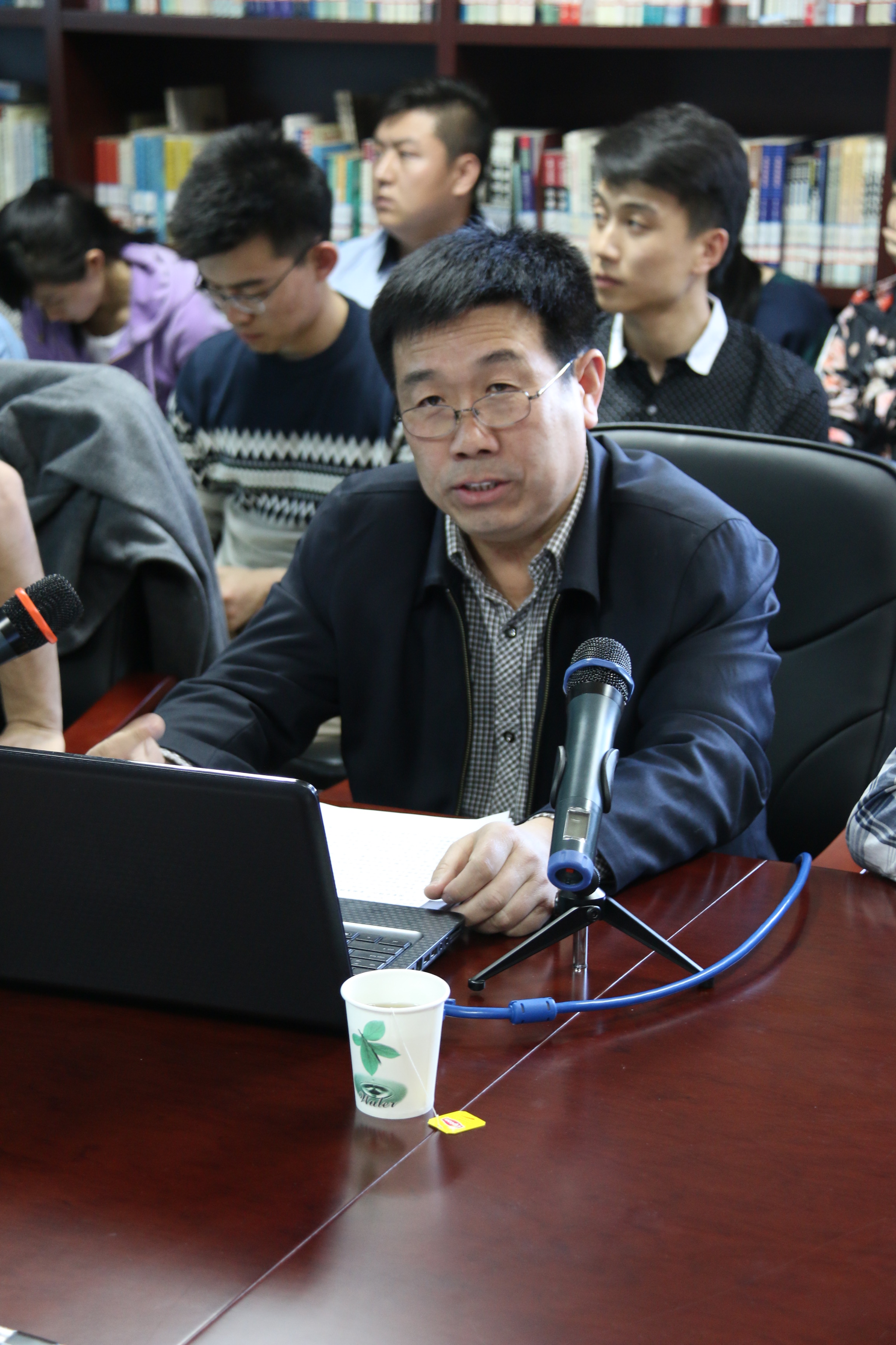 球队利益冲突愈演愈烈，内部关系危机四伏