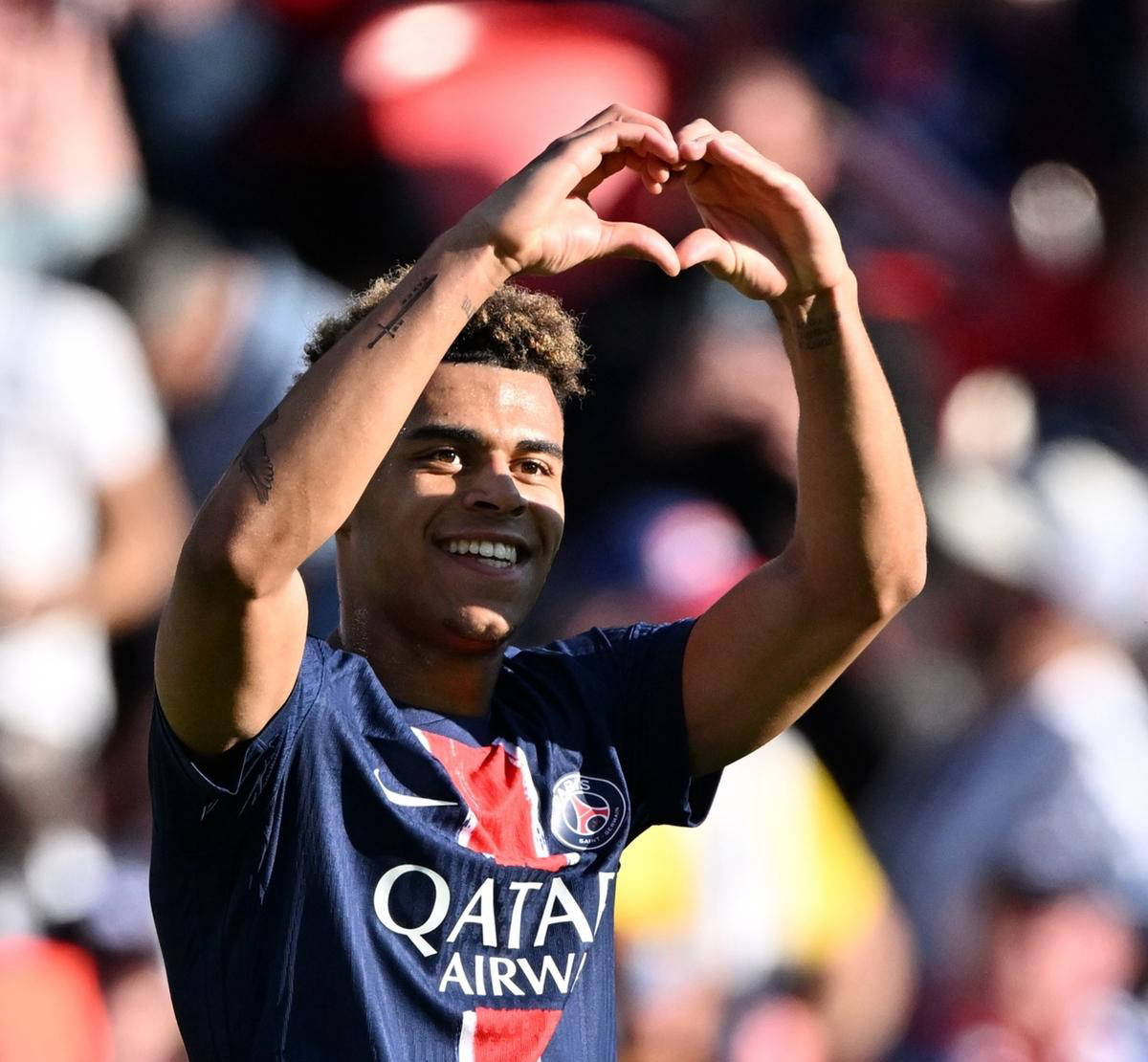 包含巴黎圣日耳曼不敌昂热，遭遇意外失利的词条