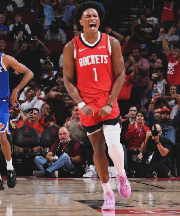 鹈鹕队控卫霍乐迪连续砍下高分，助球队取胜