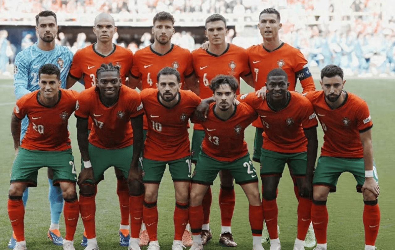 夺冠热门球队展现实力，轻松战胜对手