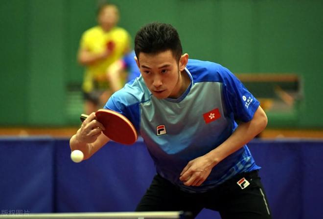 卢森堡射箭选手射中靶心，喜中金牌