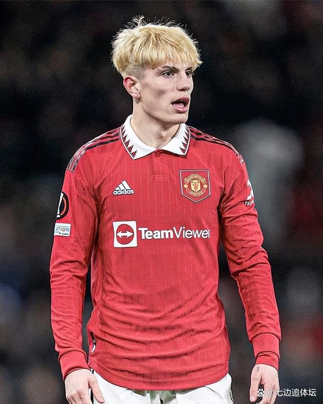 加纳球员助球队打破僵局,取胜 加纳球员助球队打破僵局,取胜