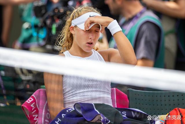 俄罗斯选手夺冠庆典引人瞩目 俄罗斯选手夺冠庆典引人瞩目