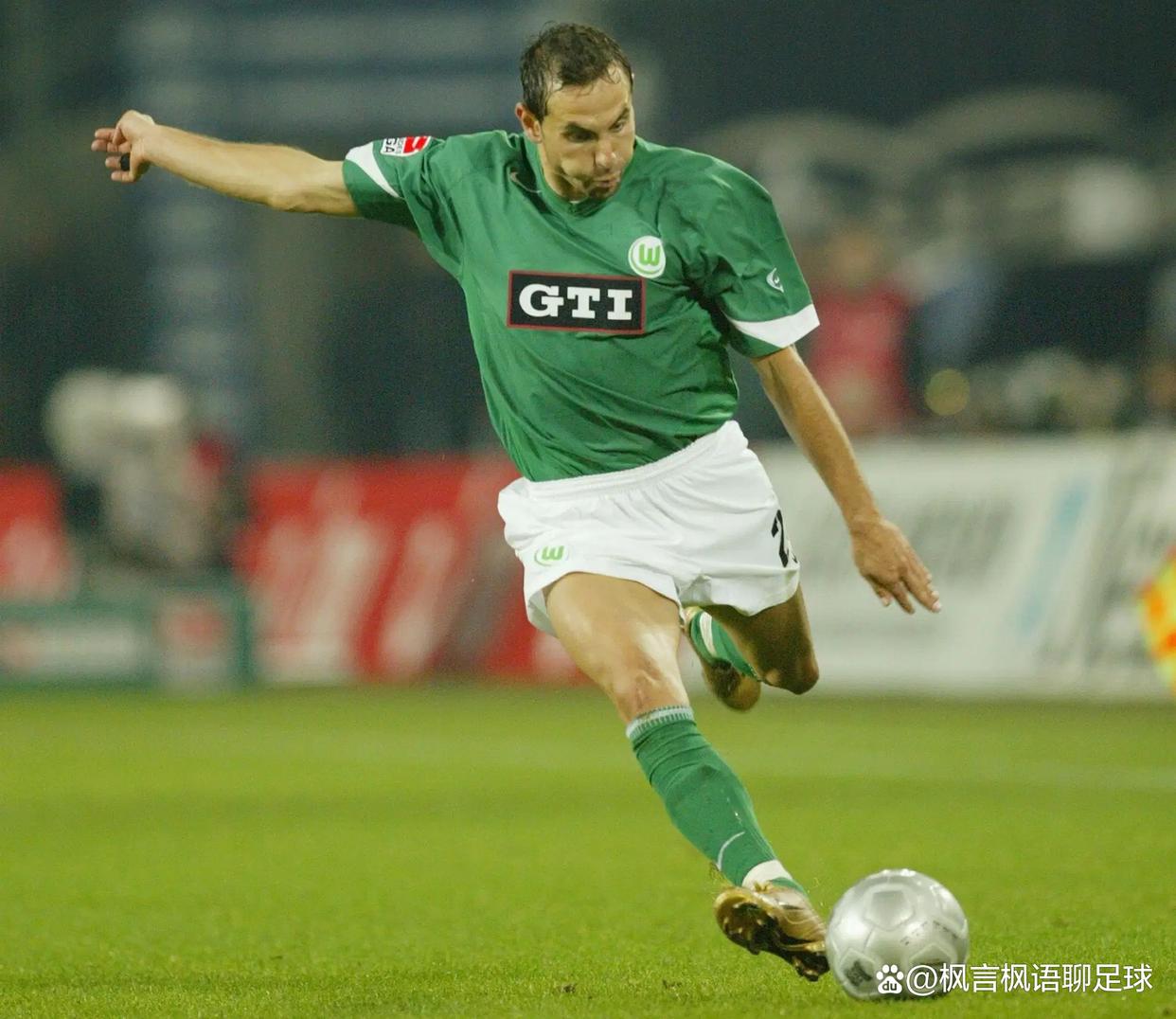 沃尔夫斯堡客场惊险战平柏林赫塔保住1分