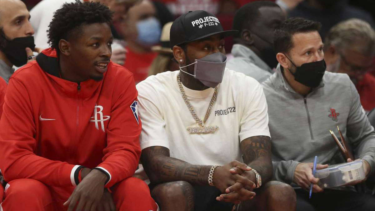 关于沃尔助力爵士击败黄蜂，提振球队士气的信息