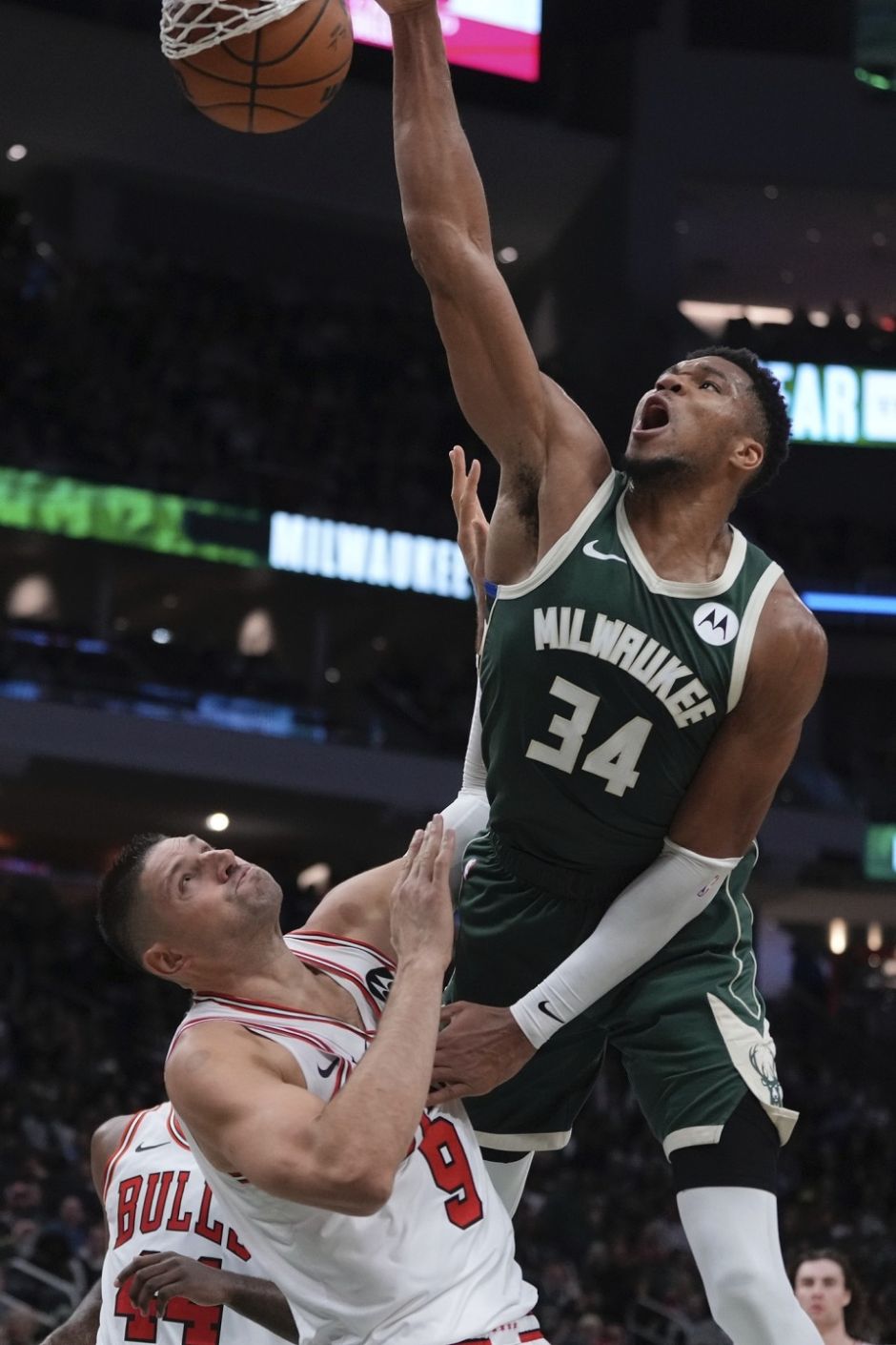 雄鹿胜公牛：字母哥暴走砍下双20+的简单介绍