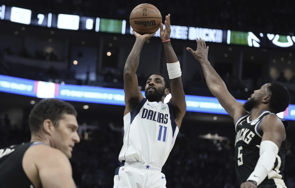 雄鹿擒下独行侠，全队五人上双获得四连胜