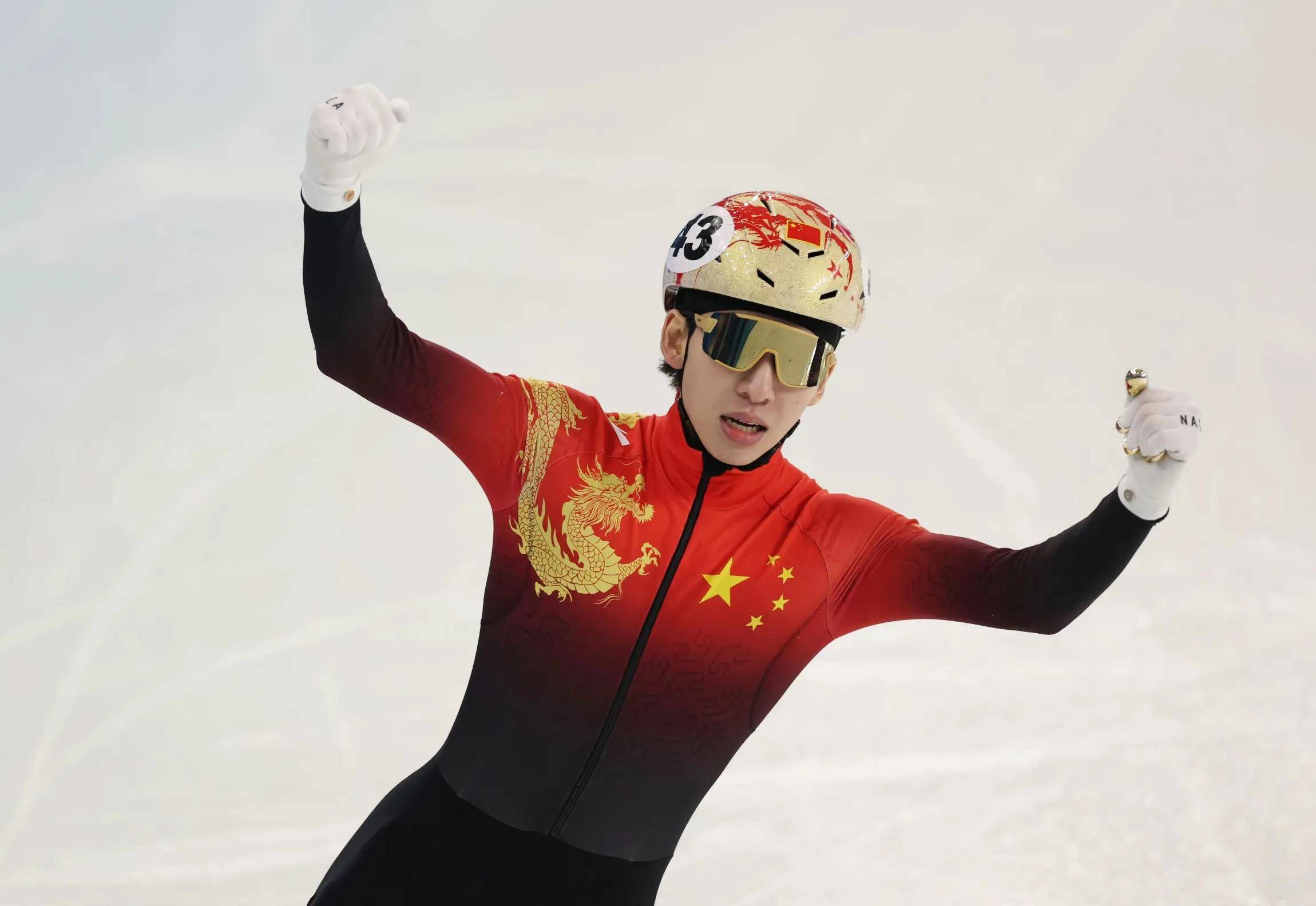 惊险刺激！芬兰选手在速滑比赛中勇夺冠军