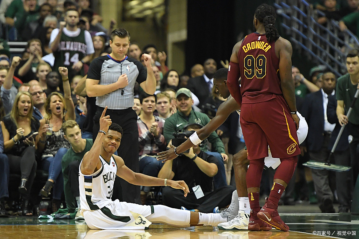 字母哥砍下绝杀，雄鹿险胜猛蜂