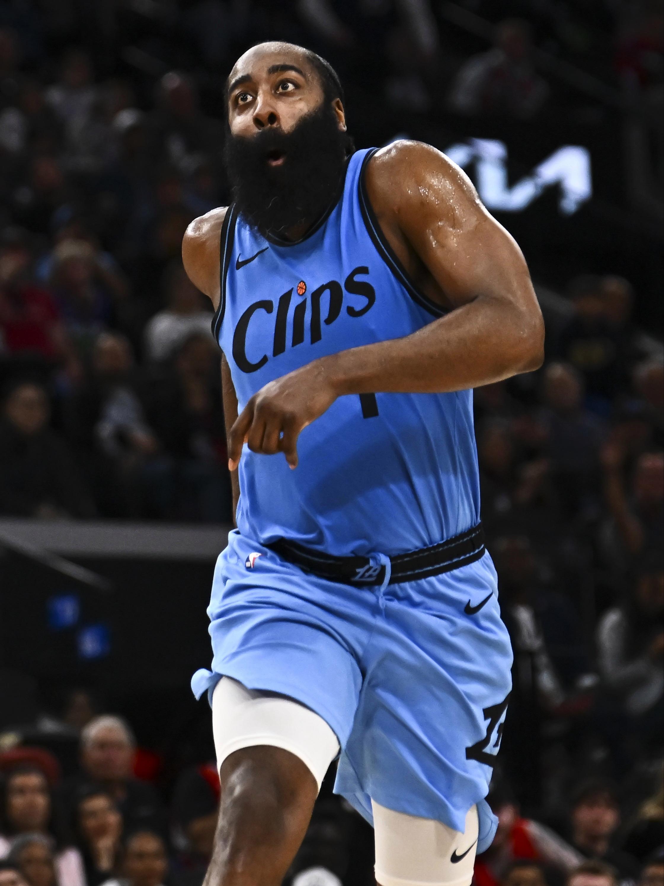 灰熊击败快船，将局势扳平