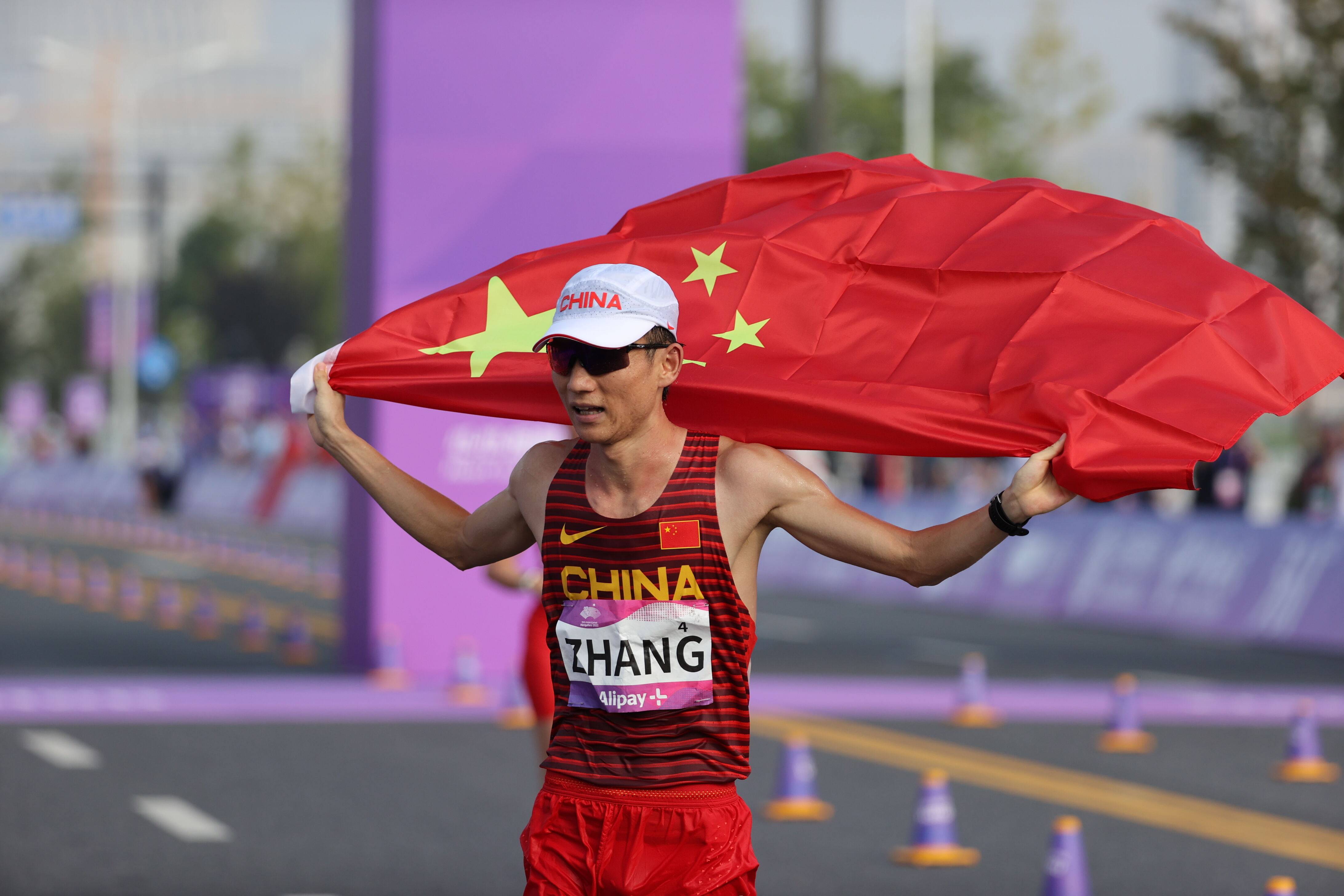 中国队在亚运会上再夺金牌，创造历史新纪录