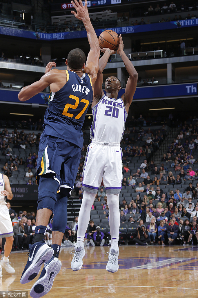 爵士大胜骑士，取得三连胜