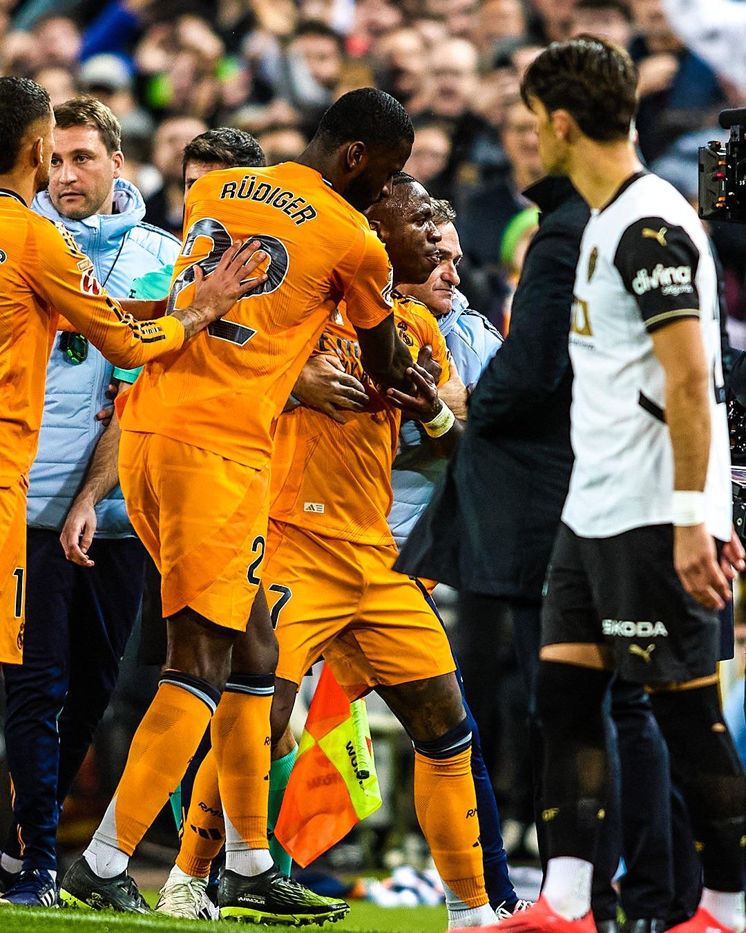 皇家马德里逆转比赛获胜，巴萨输给瓦伦西亚