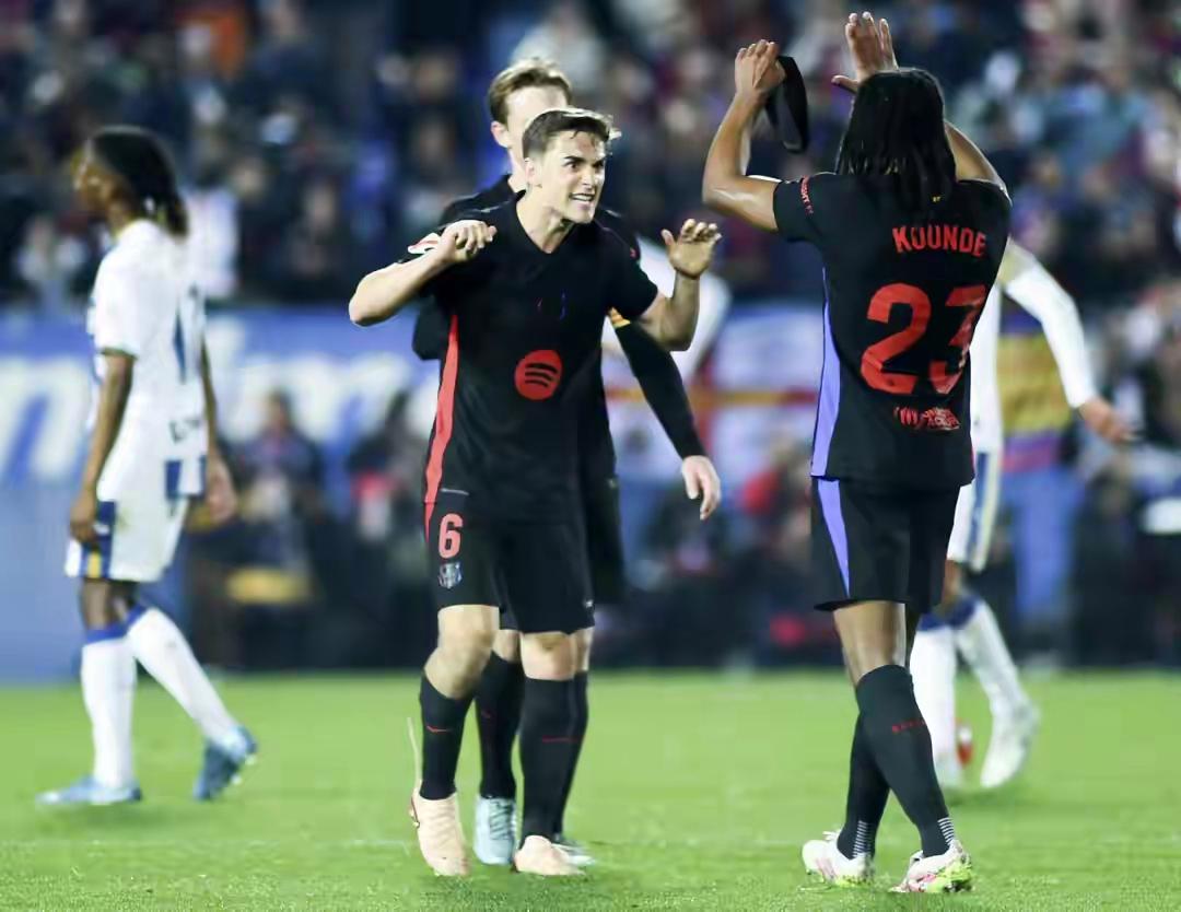 皇家马德里逆转比赛获胜，巴萨输给瓦伦西亚