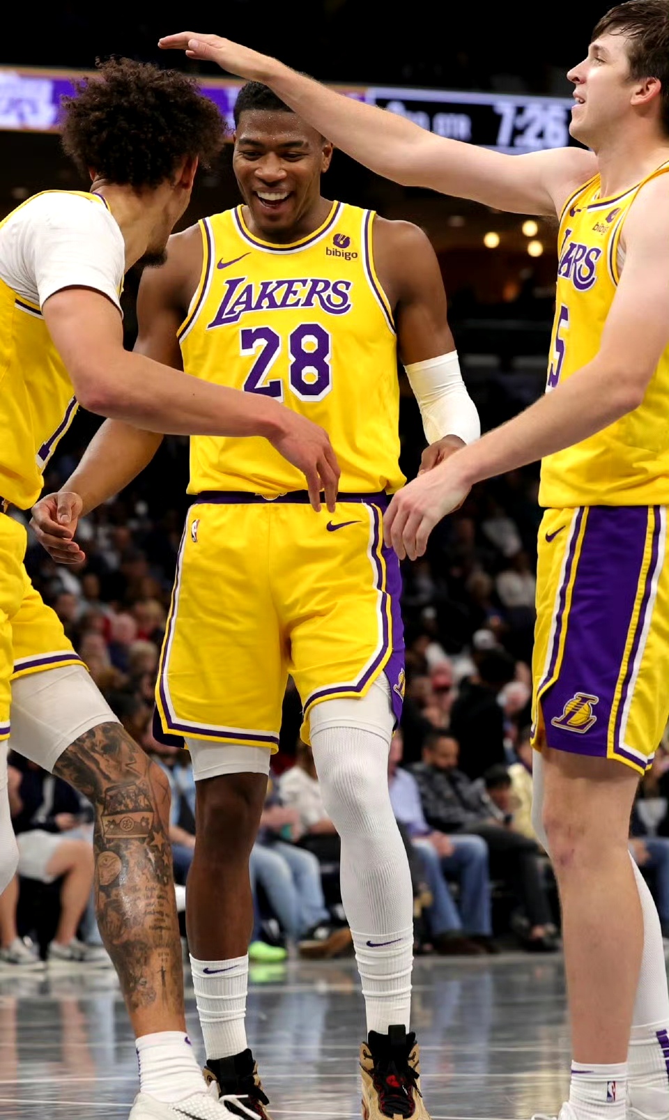 湖人客场击败灰熊，豪取四连胜