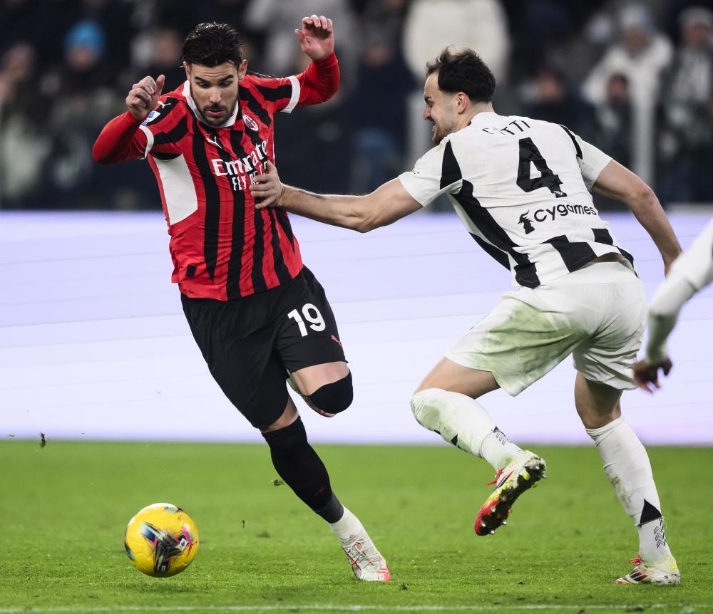 尤文图斯2-0战胜AC米兰,取得联赛四连胜 尤文图斯2-0战胜AC米兰,取得联赛四连胜